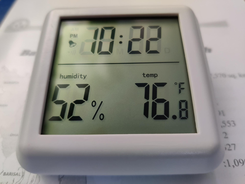 Digital hygrometer for humidity control in home