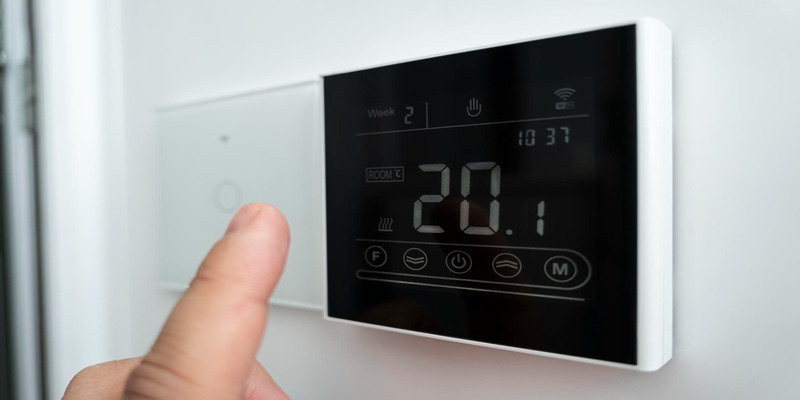 Smart thermostat controlling hotel HVAC costs